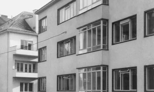 C157 Apartment buildings